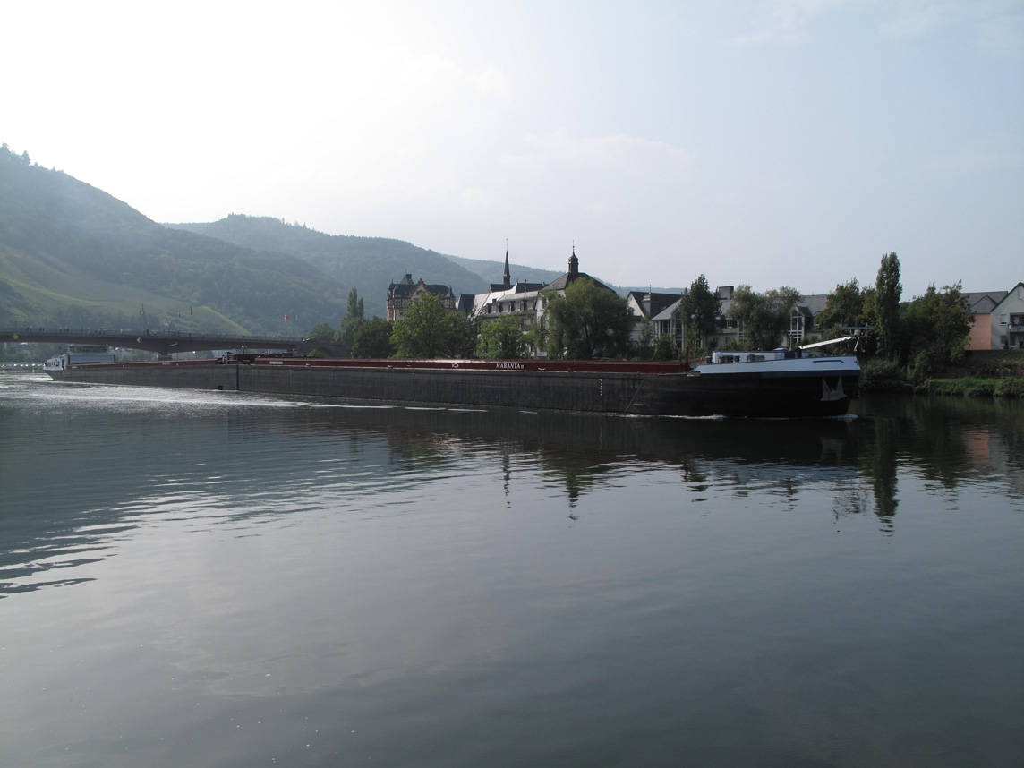 En pr�m p� Mosel, a barge on Mosel